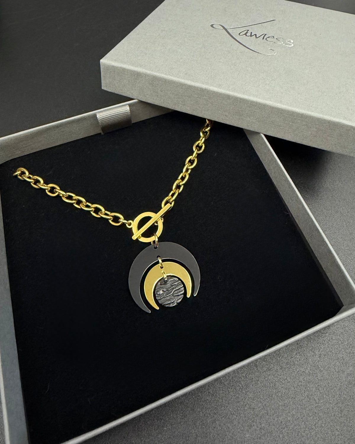 Luna Phase Toggle Necklace - 30mm Black / Gold