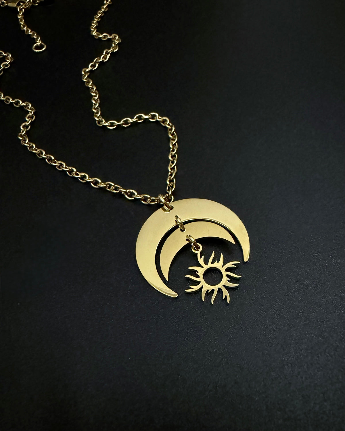 Eos Balance Necklace - Gold 30mm