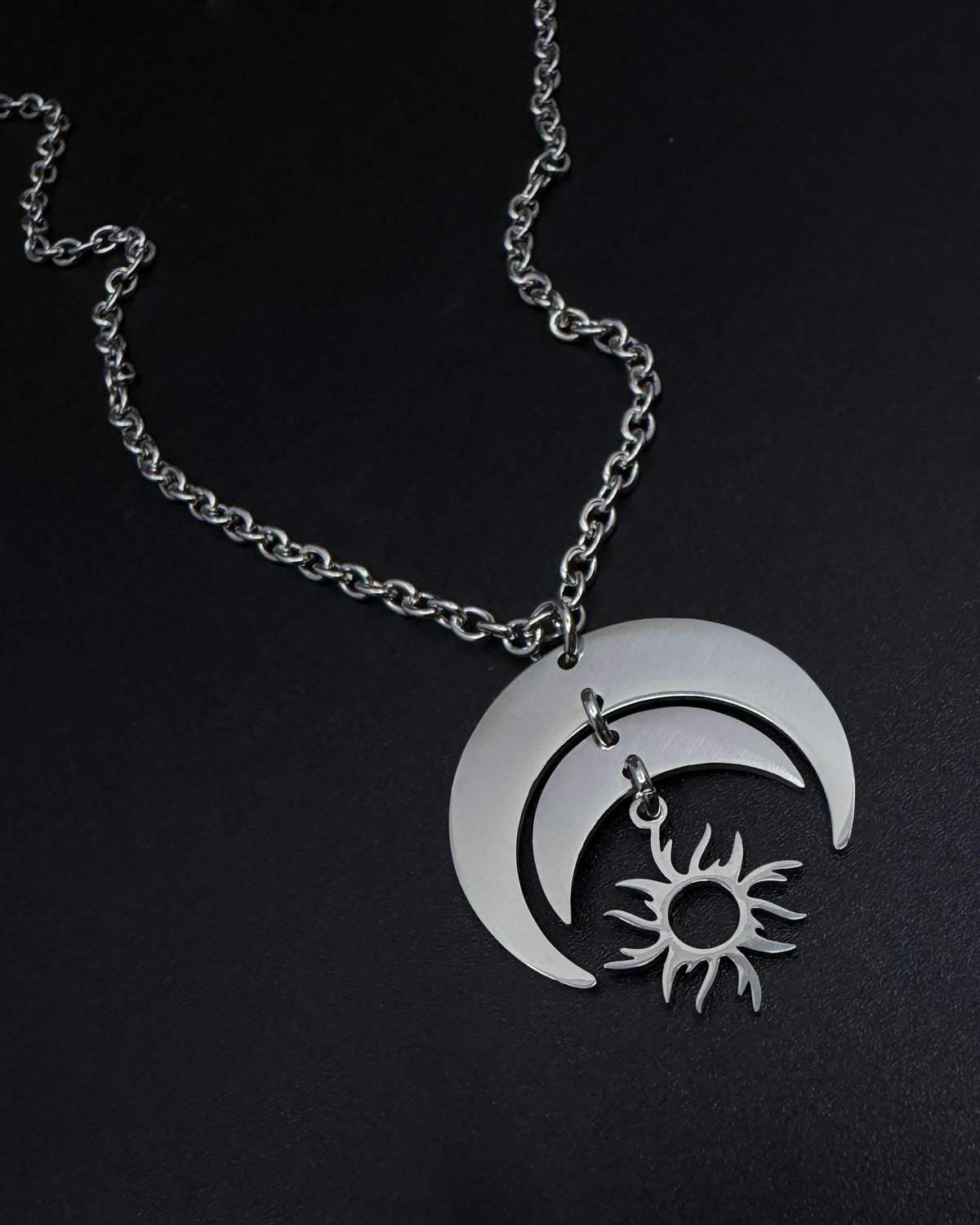 Eos Balance Necklace - Silver 30mm