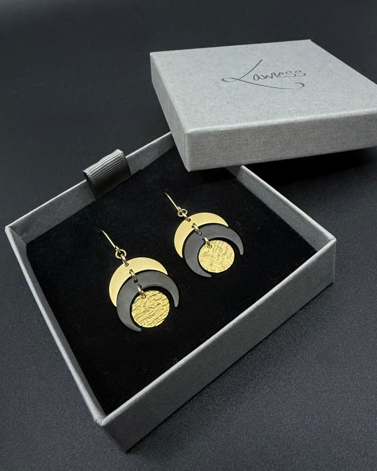 Luna Phase Earrings - 20mm Black / Gold