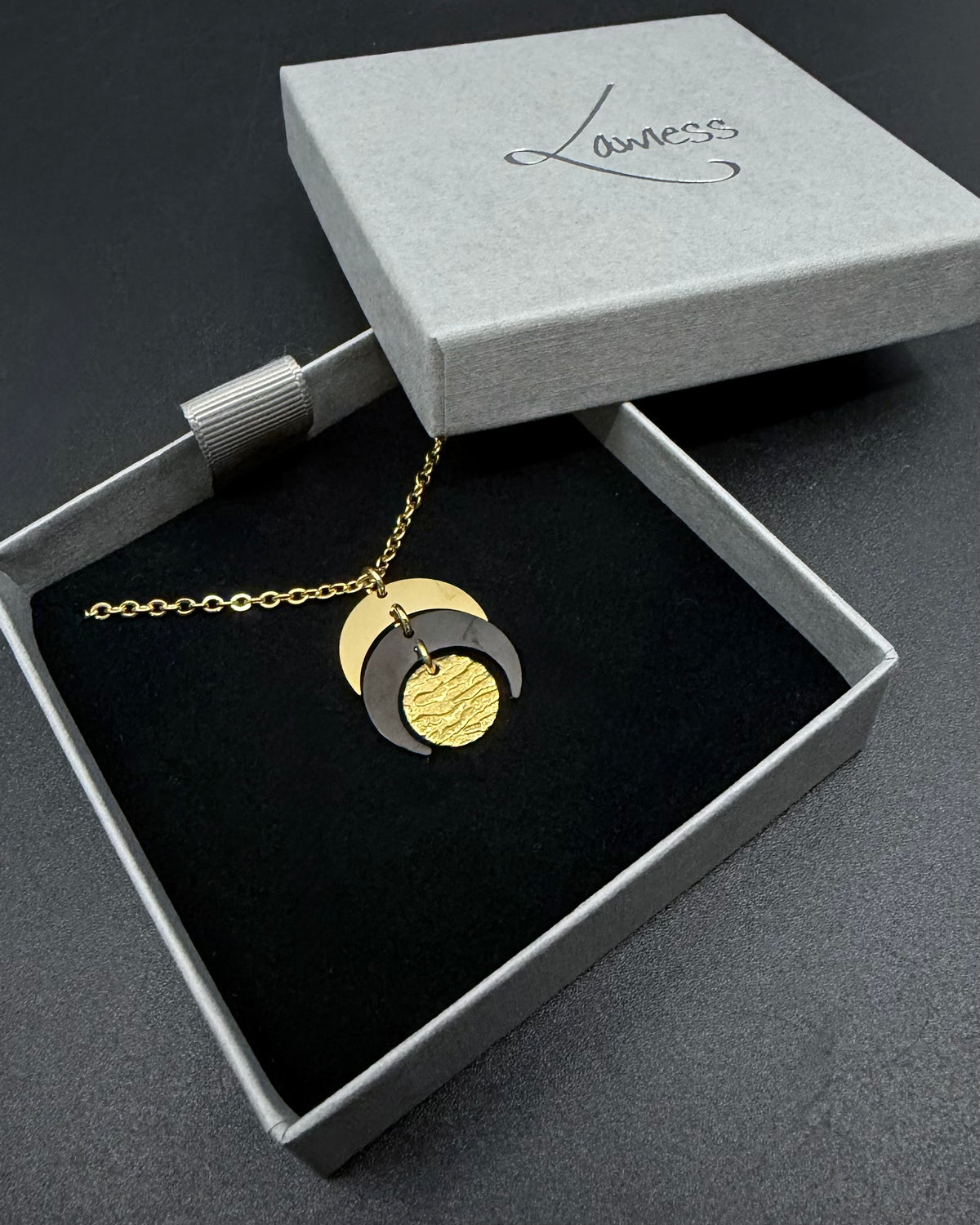 Luna Phase Necklace - 20mm Black / Gold