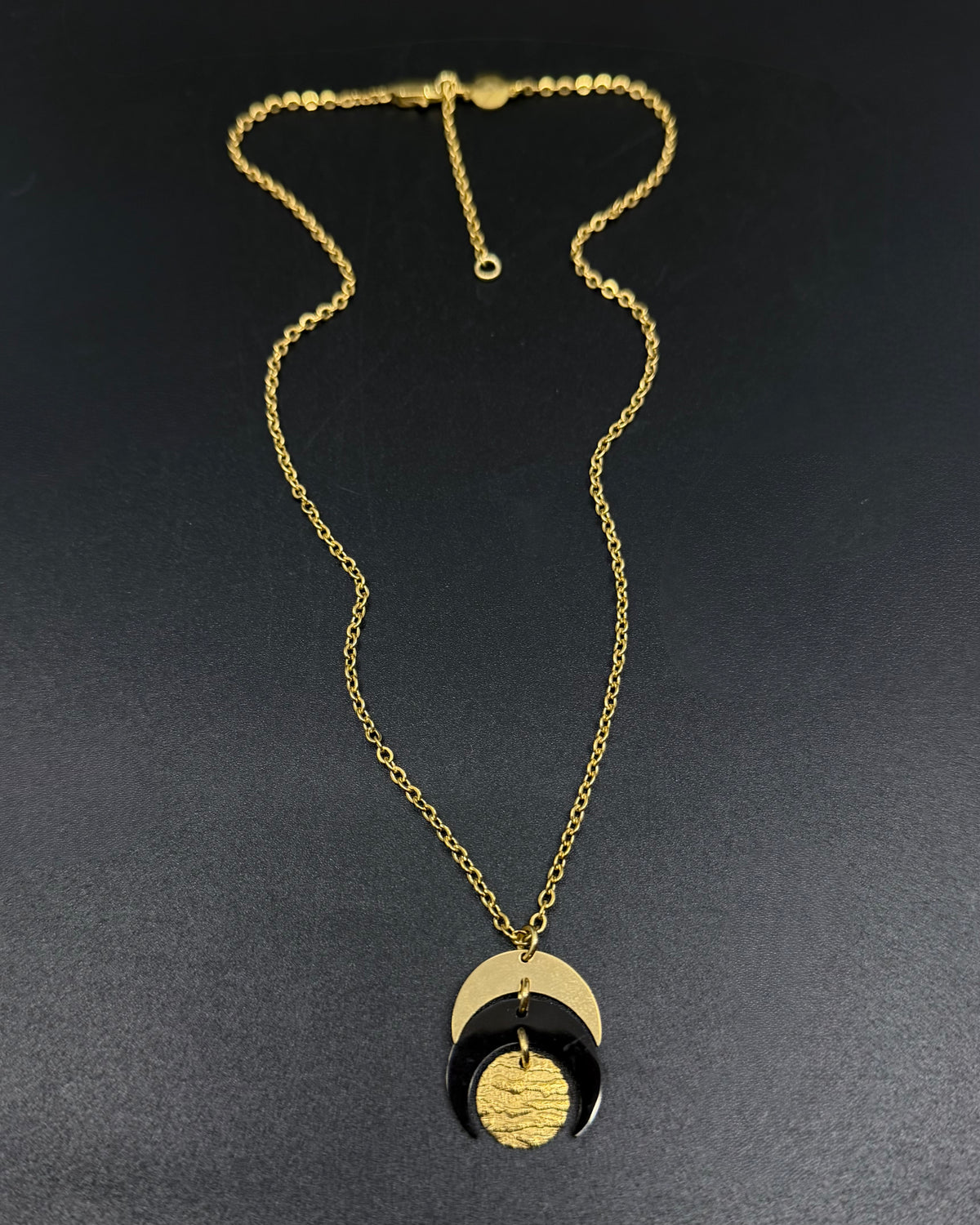 Luna Phase Necklace - 20mm Black / Gold