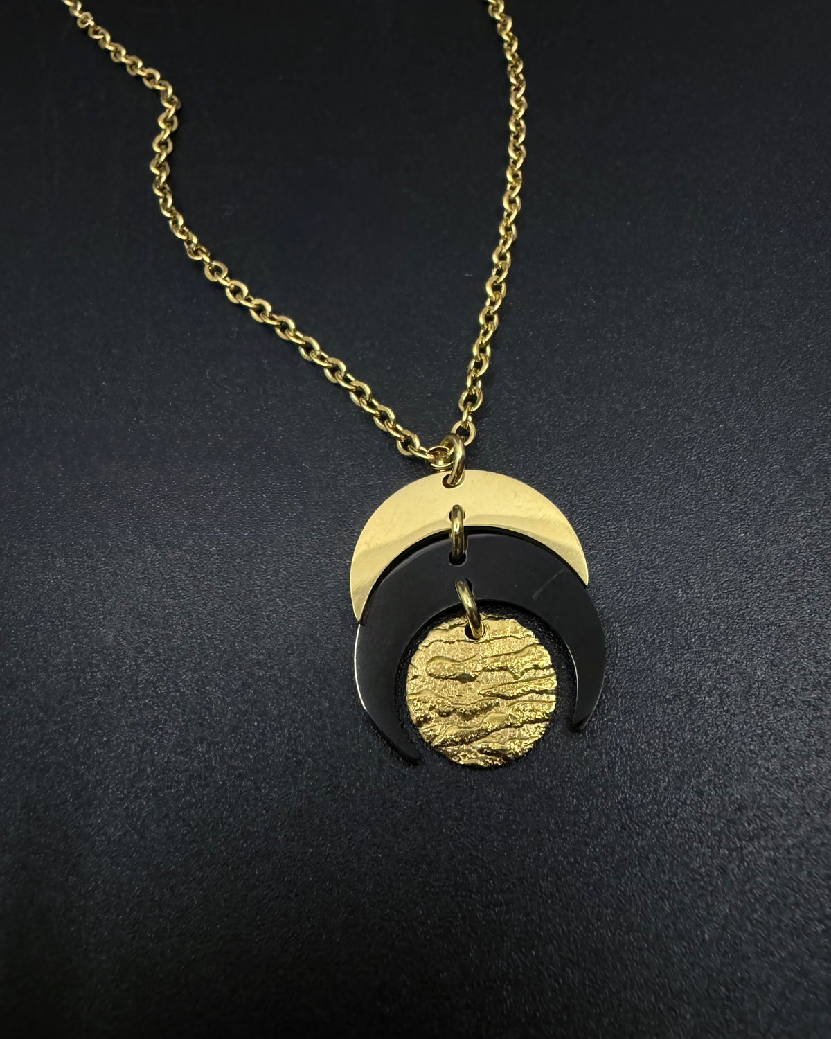 Luna Phase Necklace - 20mm Black / Gold