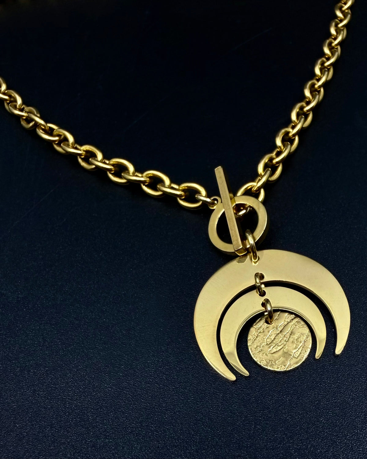 Luna Phase Toggle Necklace - 30mm Gold