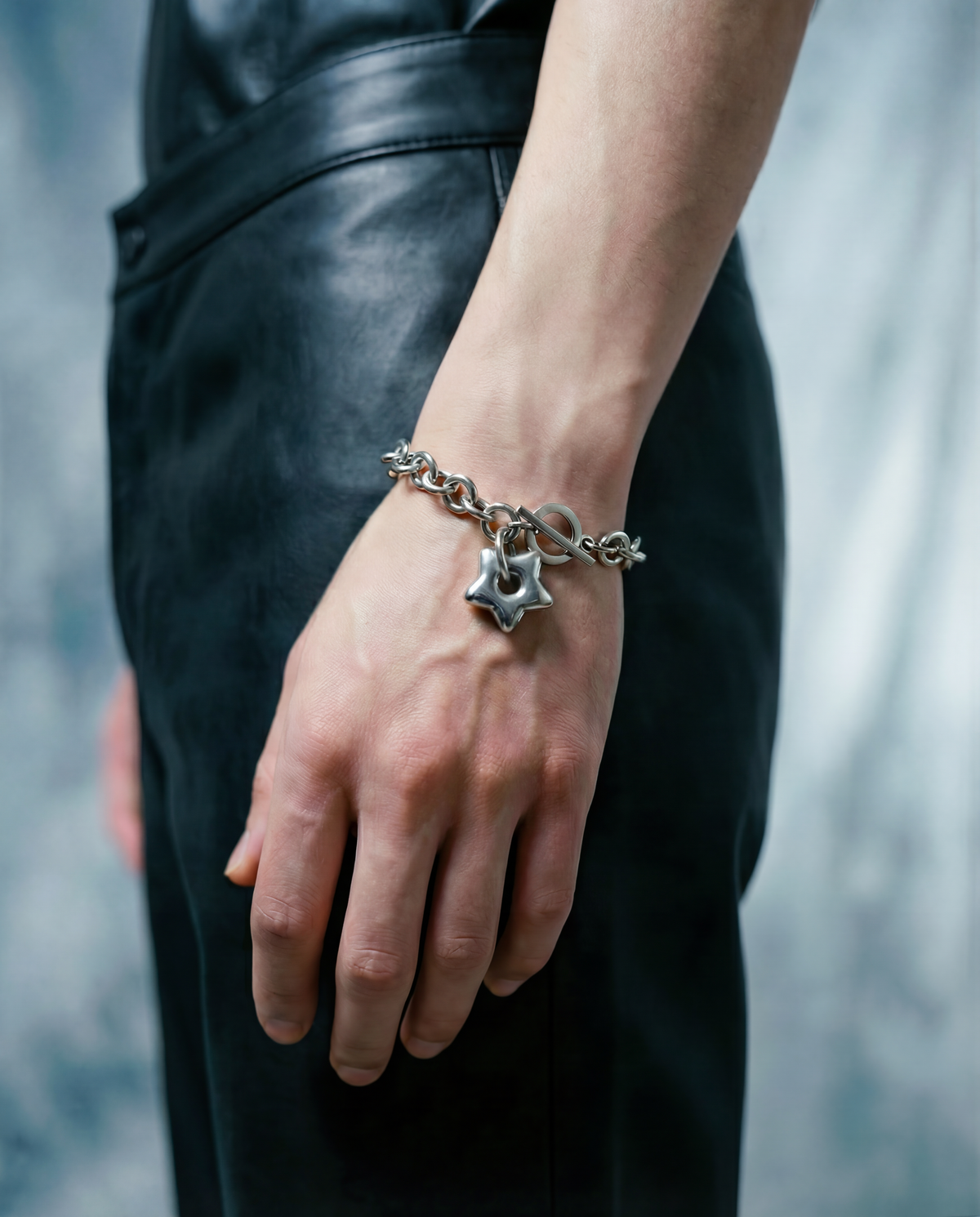 Urania Axis Toggle Bracelet with Star Charm - Silver