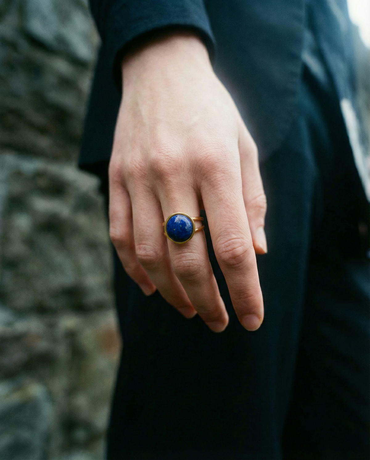 Nebulae Core adjustable ring in gold-plated stainless steel featuring a 10mm lapis lazuli gemstone disc with deep blue and natural gold flecking